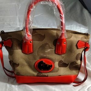 Dooney Bourke champosa